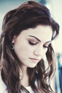 Phoebe_Tonkin_q