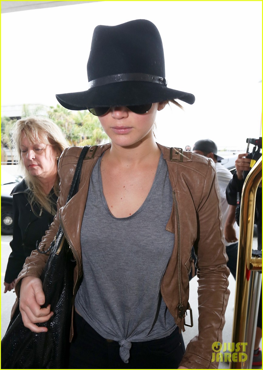 Дженнифер Лоуренс. Дженнифер в аэропорту ЛА