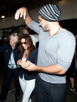 Ева Лонгория. Ева Лонгория и ее бойфренд  Эрнесто Аргуэлло прибыли  в Лос-Анджелес.