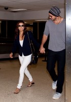 Ева Лонгория. Ева Лонгория и ее бойфренд  Эрнесто Аргуэлло прибыли  в Лос-Анджелес.