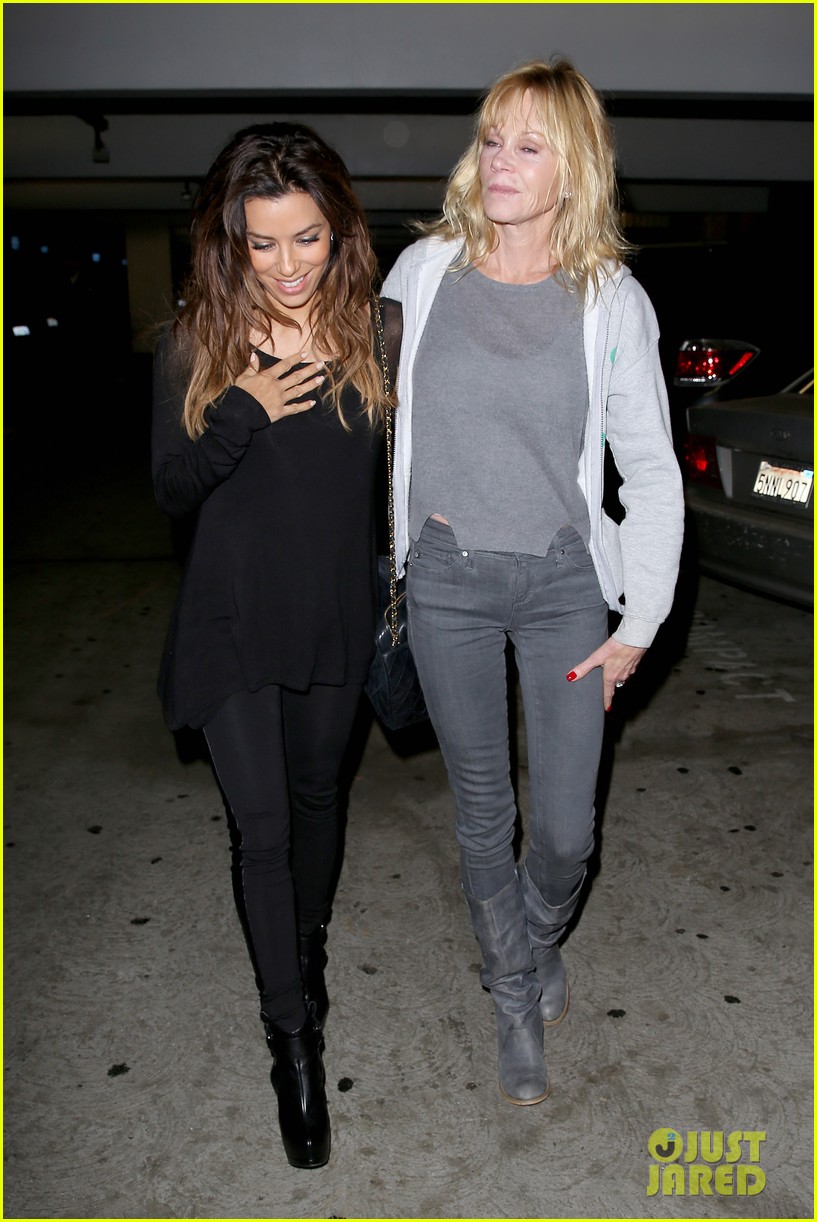 Ева Лонгория. 2 ноября 2013 -  Ева Лонгория  и Мелани Гриффит  проводят субботний вечер в ArcLight Cinemas, Голливуд.