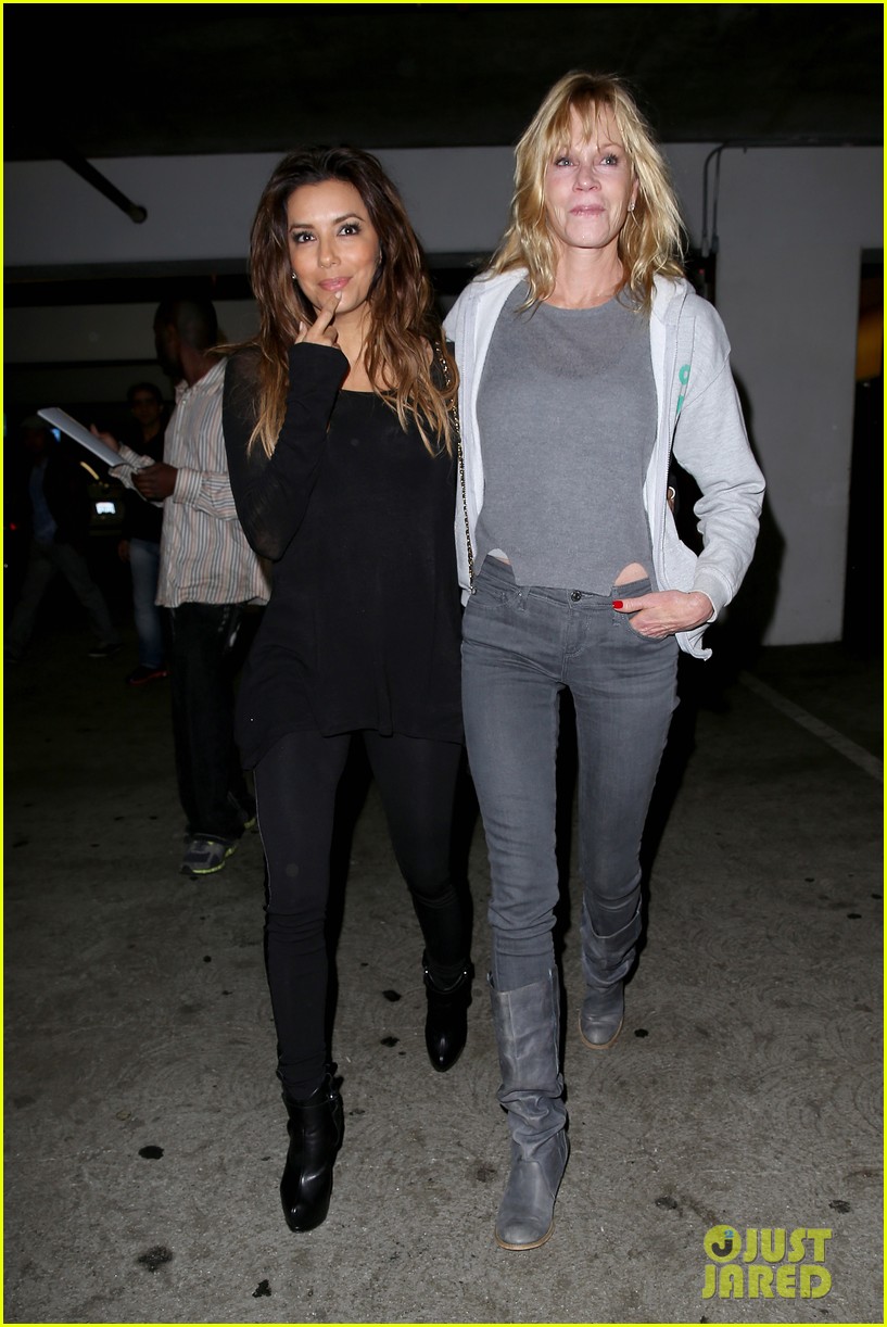 Ева Лонгория. 2 ноября 2013 -  Ева Лонгория  и Мелани Гриффит  проводят субботний вечер в ArcLight Cinemas, Голливуд.