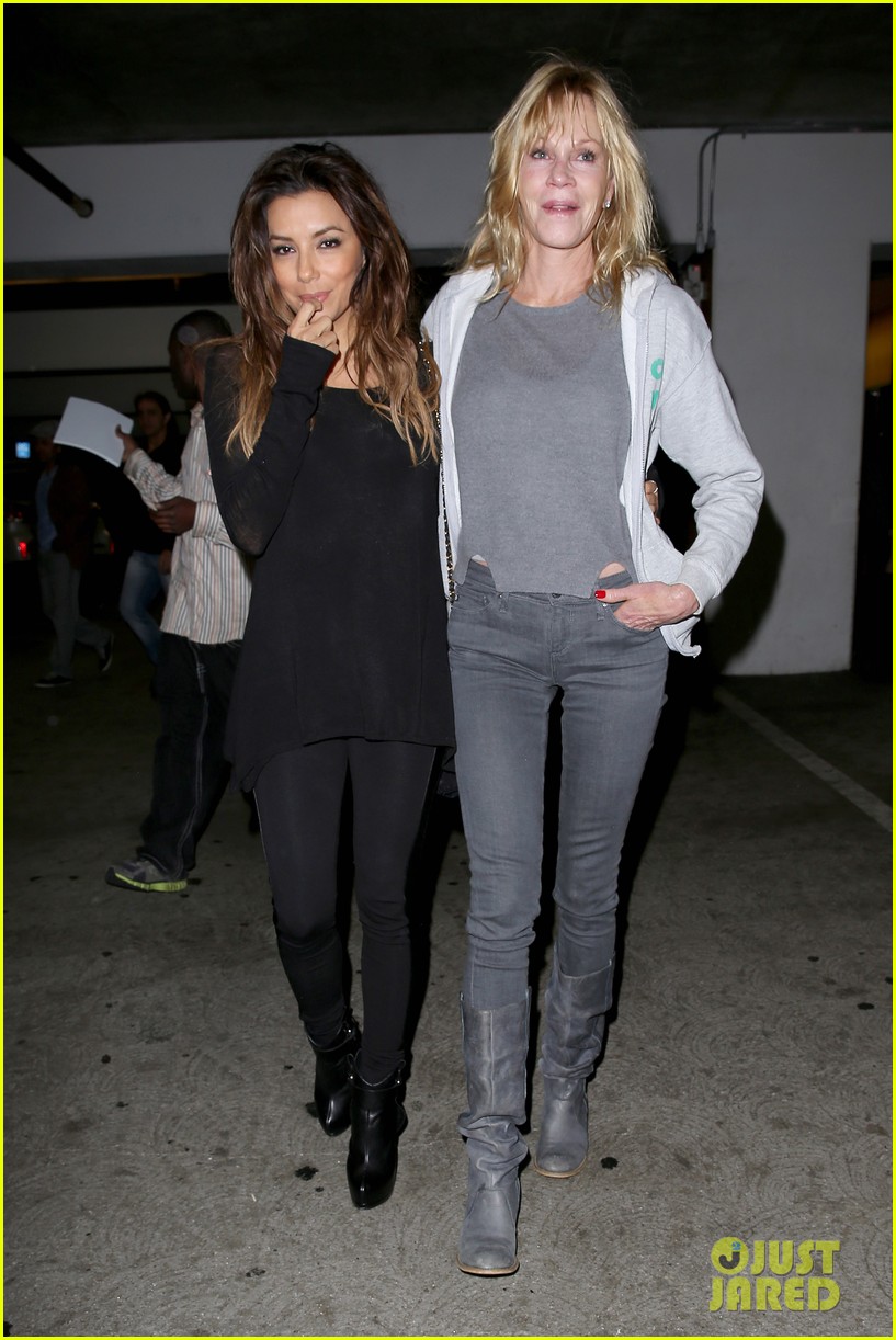 Ева Лонгория. 2 ноября 2013 -  Ева Лонгория  и Мелани Гриффит  проводят субботний вечер в ArcLight Cinemas, Голливуд.