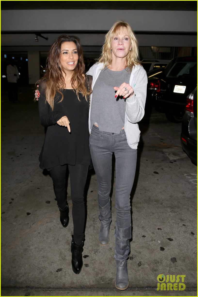 Ева Лонгория. 2 ноября 2013 -  Ева Лонгория  и Мелани Гриффит  проводят субботний вечер в ArcLight Cinemas, Голливуд.