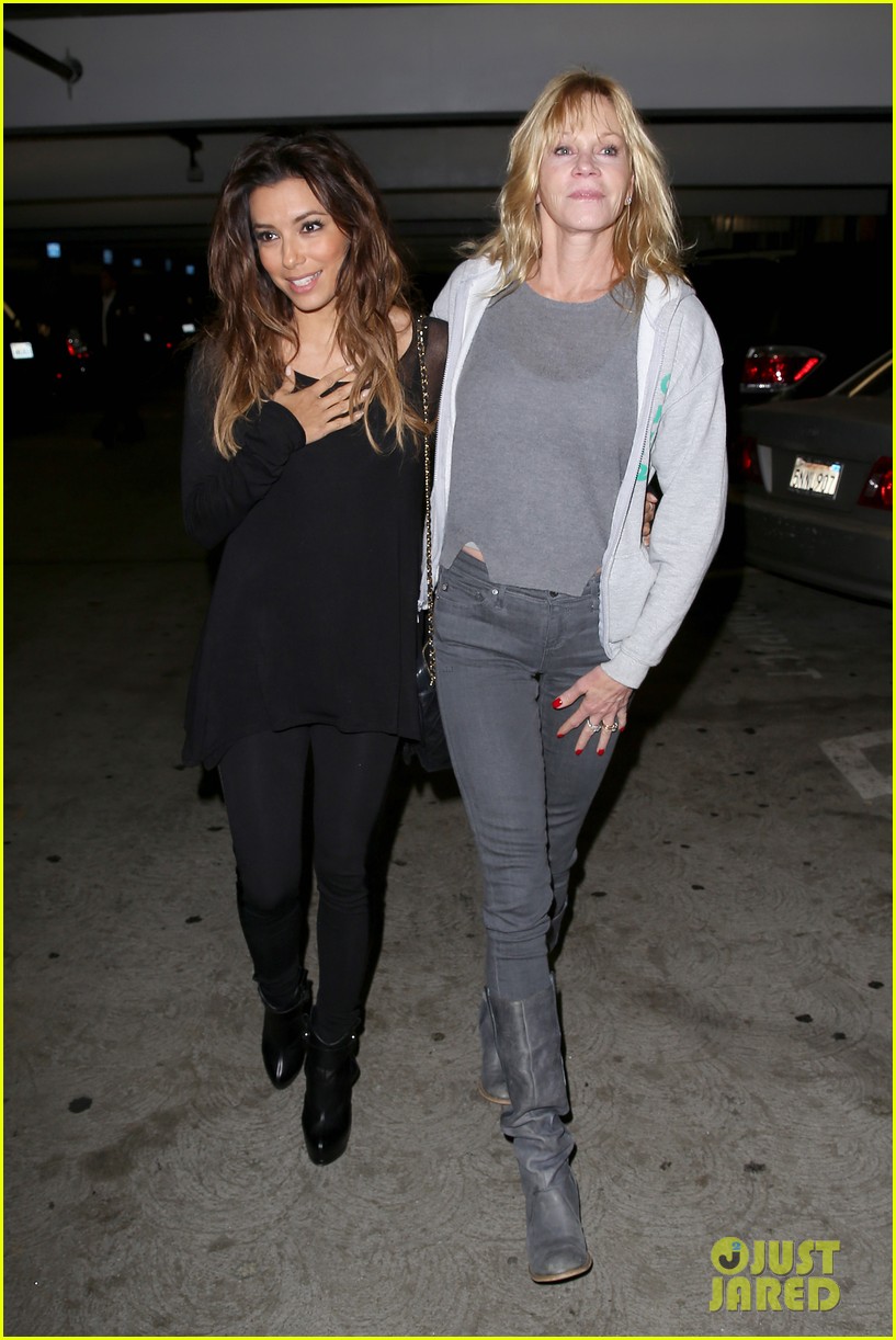 Ева Лонгория. 2 ноября 2013 -  Ева Лонгория  и Мелани Гриффит  проводят субботний вечер в ArcLight Cinemas, Голливуд.