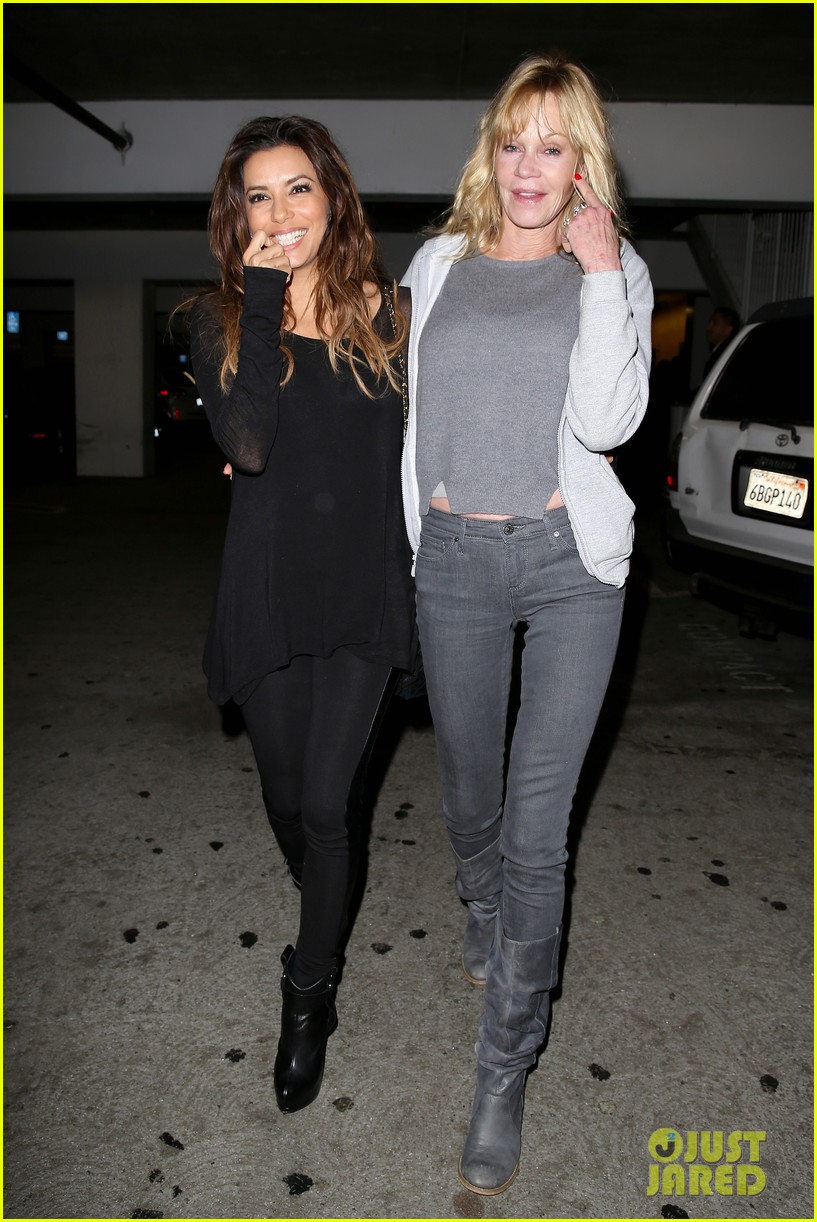 Ева Лонгория. 2 ноября 2013 -  Ева Лонгория  и Мелани Гриффит  проводят субботний вечер в ArcLight Cinemas, Голливуд.