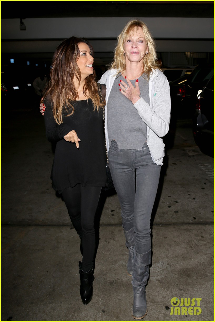 Ева Лонгория. 2 ноября 2013 -  Ева Лонгория  и Мелани Гриффит  проводят субботний вечер в ArcLight Cinemas, Голливуд.