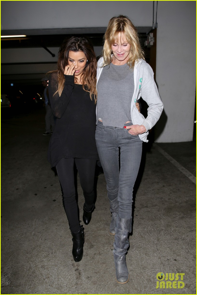 Ева Лонгория. 2 ноября 2013 -  Ева Лонгория  и Мелани Гриффит  проводят субботний вечер в ArcLight Cinemas, Голливуд.