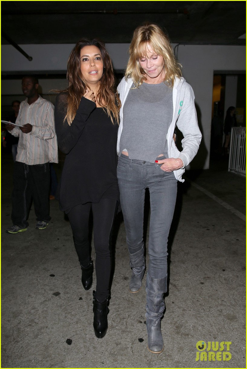 Ева Лонгория. 2 ноября 2013 -  Ева Лонгория  и Мелани Гриффит  проводят субботний вечер в ArcLight Cinemas, Голливуд.