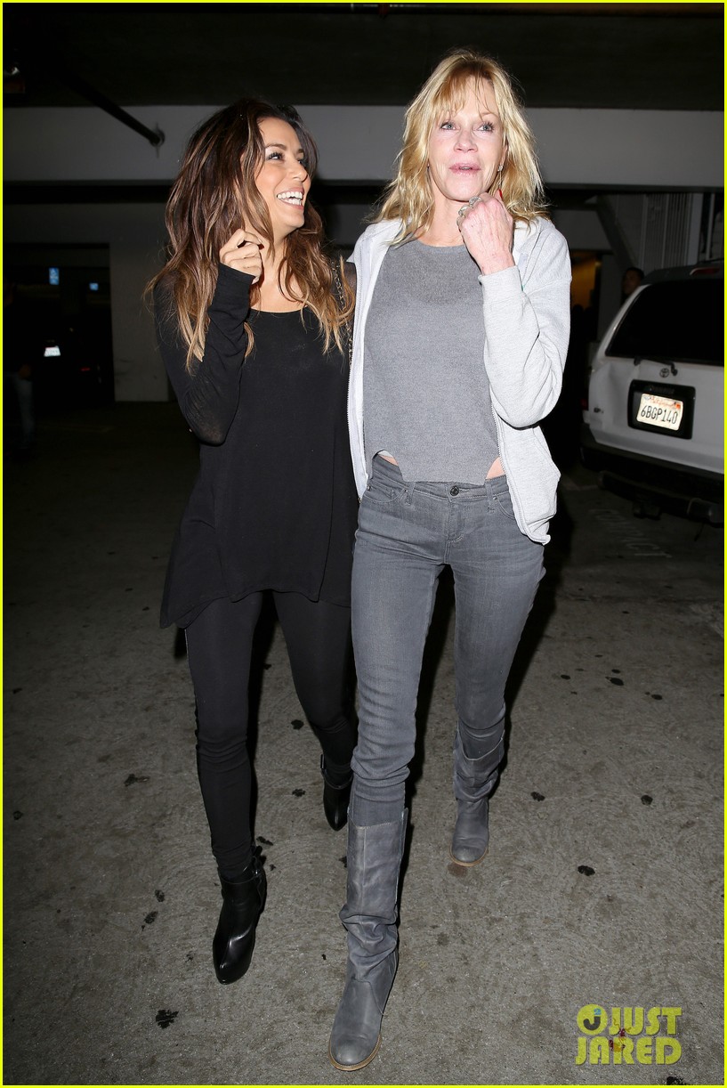 Ева Лонгория. 2 ноября 2013 -  Ева Лонгория  и Мелани Гриффит  проводят субботний вечер в ArcLight Cinemas, Голливуд.