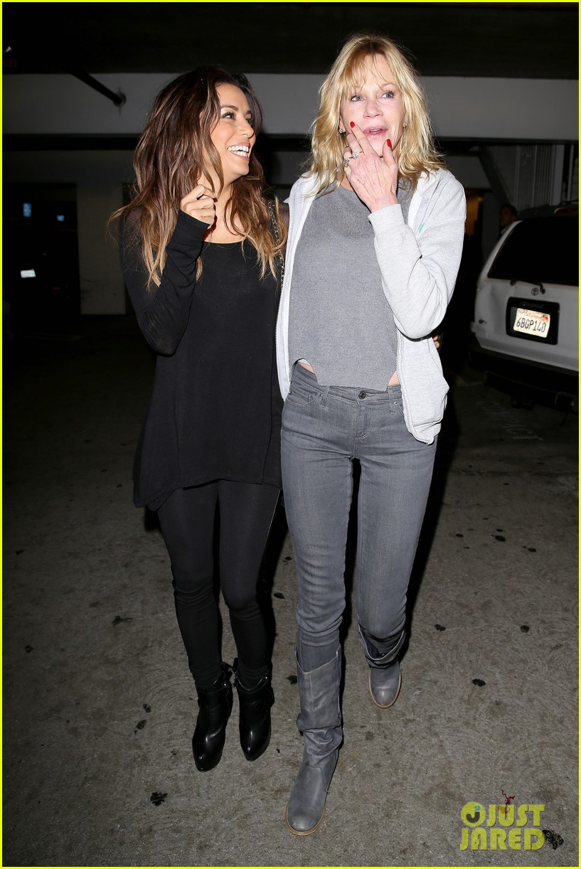 Ева Лонгория. 2 ноября 2013 -  Ева Лонгория  и Мелани Гриффит  проводят субботний вечер в ArcLight Cinemas, Голливуд.