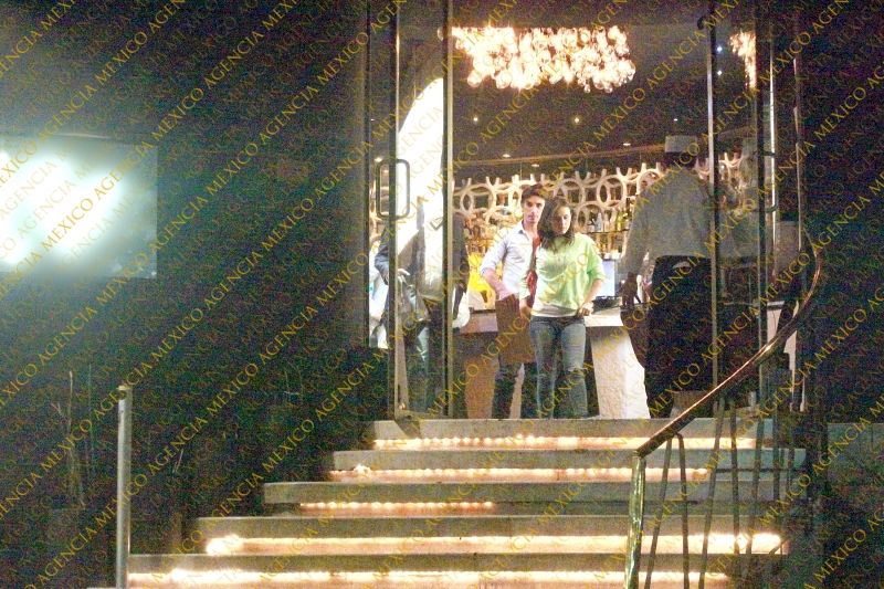 Cурия Вега. Папарацци запечатлели Сурию и Альберто за романтическим ужином в ресторане (10.04).