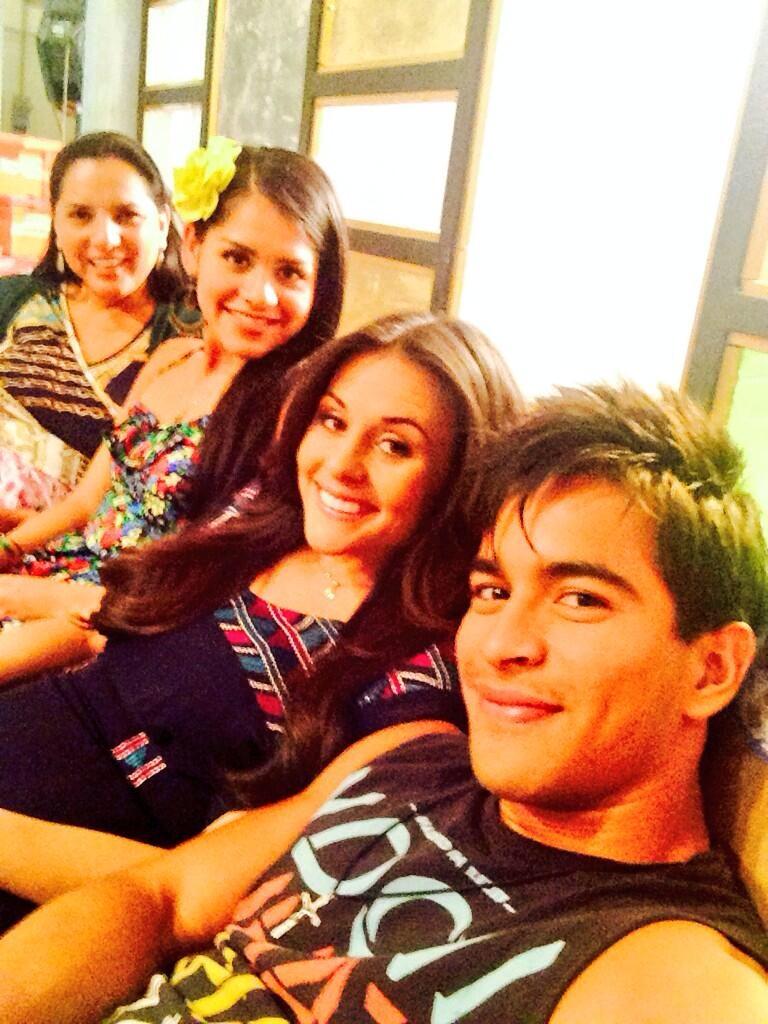 Cурия Вега. Сурия c коллегами на съемках теленовеллы «Какие же они богатые, эти бедные».