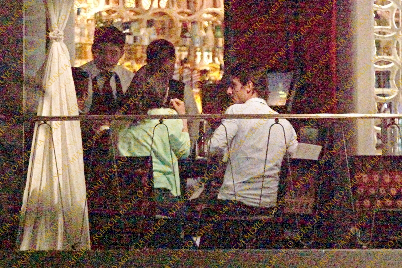 Cурия Вега. Папарацци запечатлели Сурию и Альберто за романтическим ужином в ресторане (10.04).