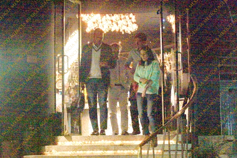 Cурия Вега. Папарацци запечатлели Сурию и Альберто за романтическим ужином в ресторане (10.04).