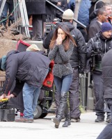 Мэгги Кью. Во вторник, 2 апреля, Шэйн и Мэгги были засняты папарацци во время съемок.