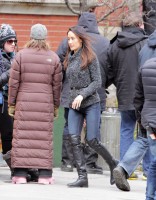 Мэгги Кью. Во вторник, 2 апреля, Шэйн и Мэгги были засняты папарацци во время съемок.