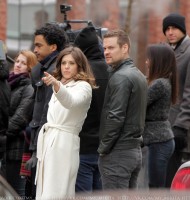 Мэгги Кью. Во вторник, 2 апреля, Шэйн и Мэгги были засняты папарацци во время съемок.