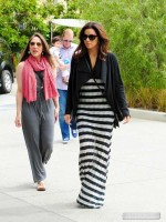 Ева Лонгория. Ева Лонгория и ее друзья отправились на завтрак  в кафе "101" в Голливуде, Лос-Анджелес.