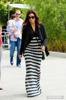 Ева Лонгория. Ева Лонгория и ее друзья отправились на завтрак  в кафе "101" в Голливуде, Лос-Анджелес.