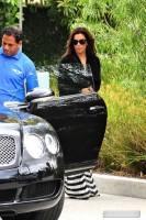 Ева Лонгория. Ева Лонгория и ее друзья отправились на завтрак  в кафе "101" в Голливуде, Лос-Анджелес.