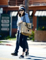 Руни Мара. Руни и Чарли покидают ресторан в Лос-Анджелесе, 27 февраля