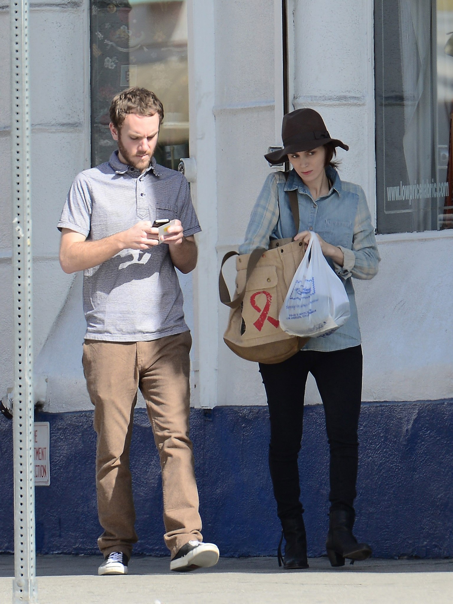 Руни Мара. Руни и Чарли на шоппинге в ЛА, 15 февраля