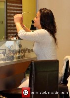 Мишель Родригес. Мишель Родригес направляется в оптический магазин в Беверли-Хиллз, Лос-Анджелес 