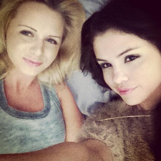 Селена Гомез. Фотографии с Инстаграма + запись в Твиттере Селены