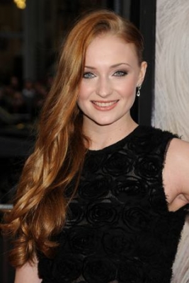 Софи Тернер. Софи Тернер на премьере 3 сезона "Игры Престолов" В Лос-Анжелесе (продолжение)