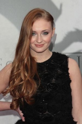 Софи Тернер. Софи Тернер на премьере 3 сезона "Игры Престолов" В Лос-Анжелесе (продолжение)