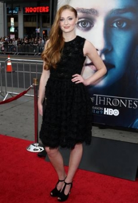Софи Тернер. Софи Тернер на премьере 3 сезона "Игры Престолов" В Лос-Анжелесе (продолжение)