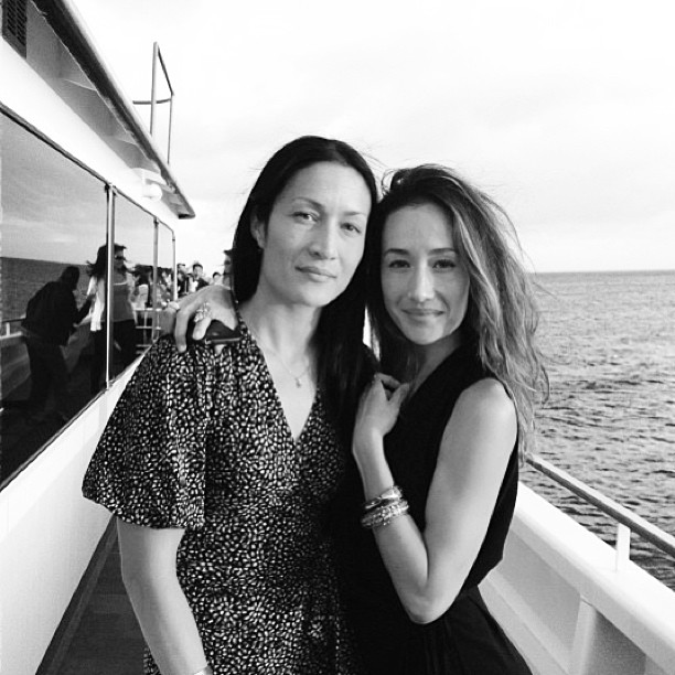 Мэгги Кью. Личные фото Мэгги с ее сестрой Николь (Дата съемки точно не известна, но приблизительно не слишком давние)