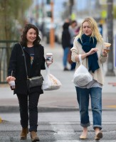 Дакота Фаннинг. Дакота была замечена в Лас-Вегасе с американской актрисой Сарой Стил, коллегой по новому фильму.