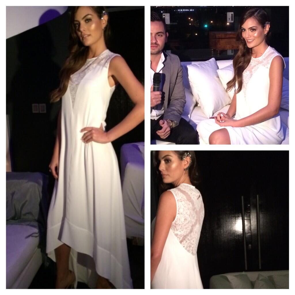 Химена Наваррете. Химена дает интервью для журнала "SUITE". В одном из нарядов Benito Santos