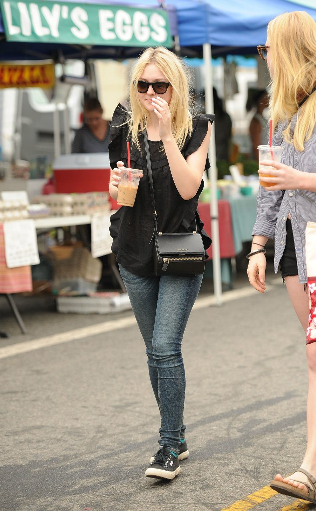 Дакота Фаннинг. Дакота с друзьями побывали на сельскохозяйственном рынке в Лос-Анджелесе.