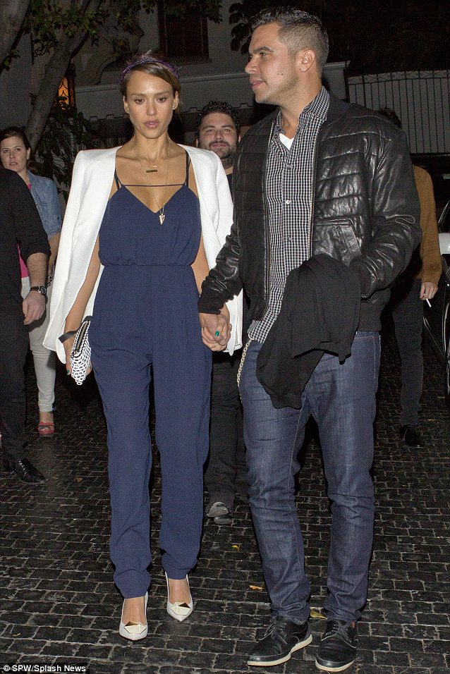 Джессика Альба. Джессика Альба с мужем отправляется на свидание