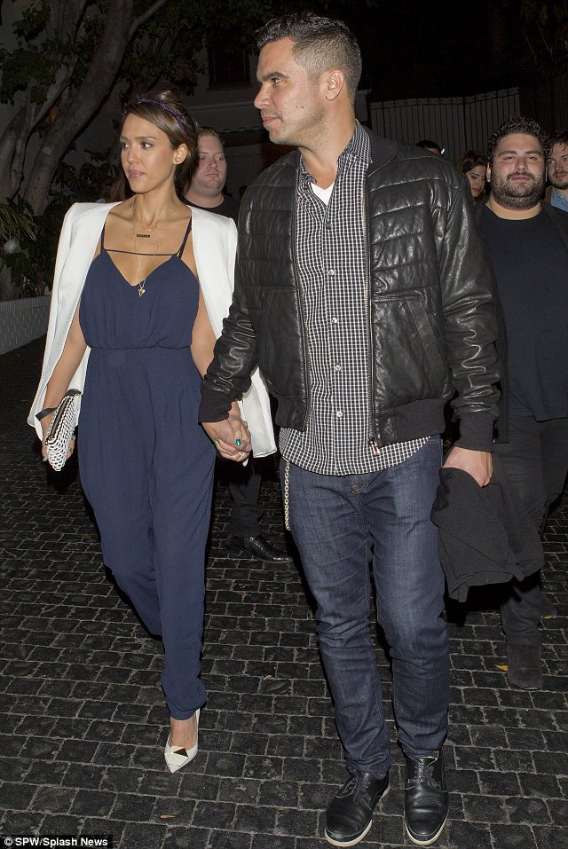 Джессика Альба. Джессика Альба с мужем отправляется на свидание