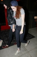 Кристен Стюарт. Крис с друзьями и Тейлором Лотнером после концерта Маркуса Фостера