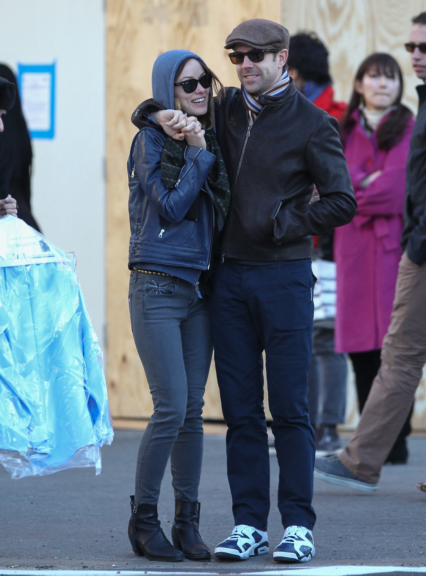 Оливия Уайлд. Оливия и Джейсон во время прогулки по улицам Нью-Йорка