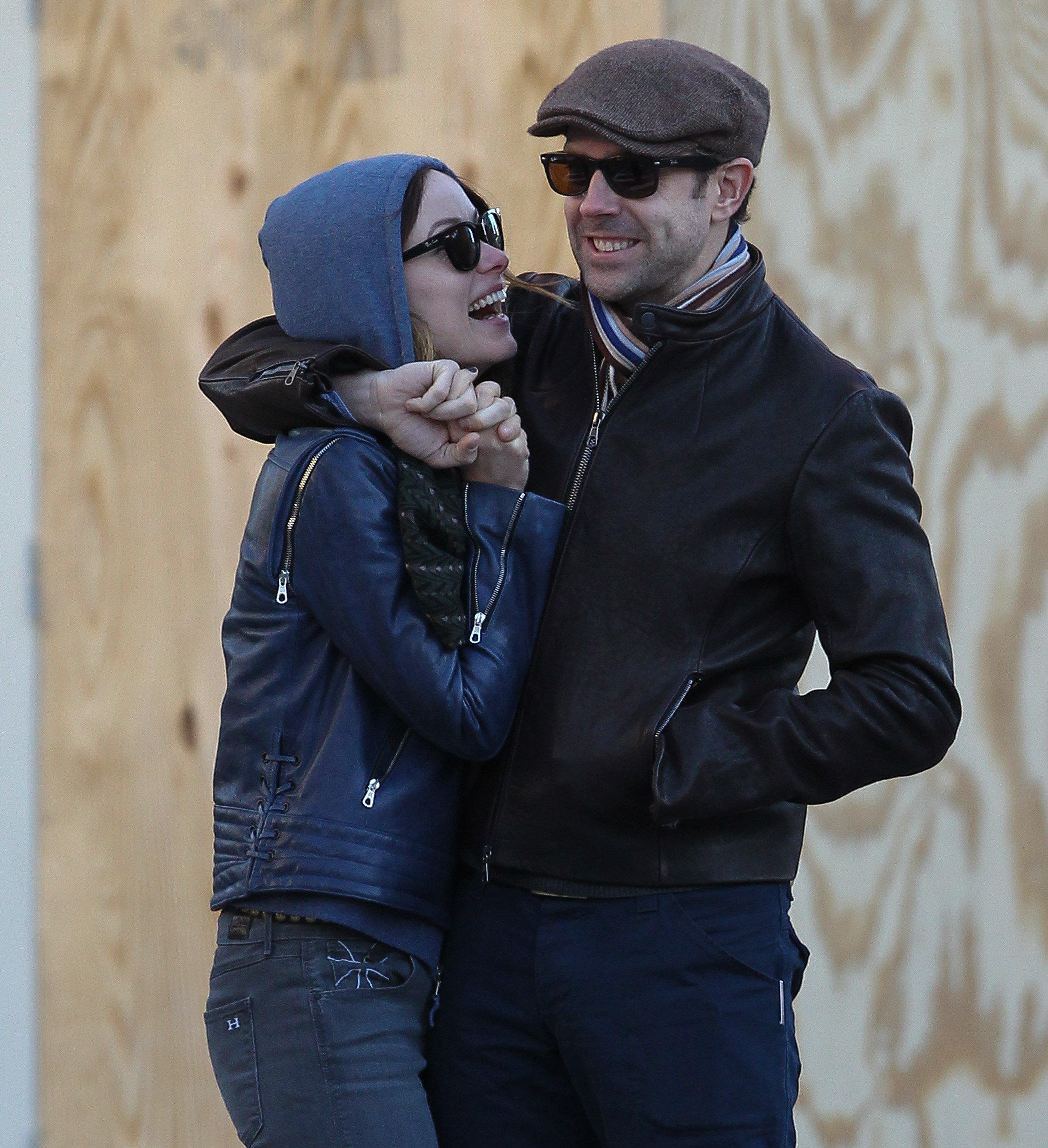 Оливия Уайлд. Оливия и Джейсон во время прогулки по улицам Нью-Йорка