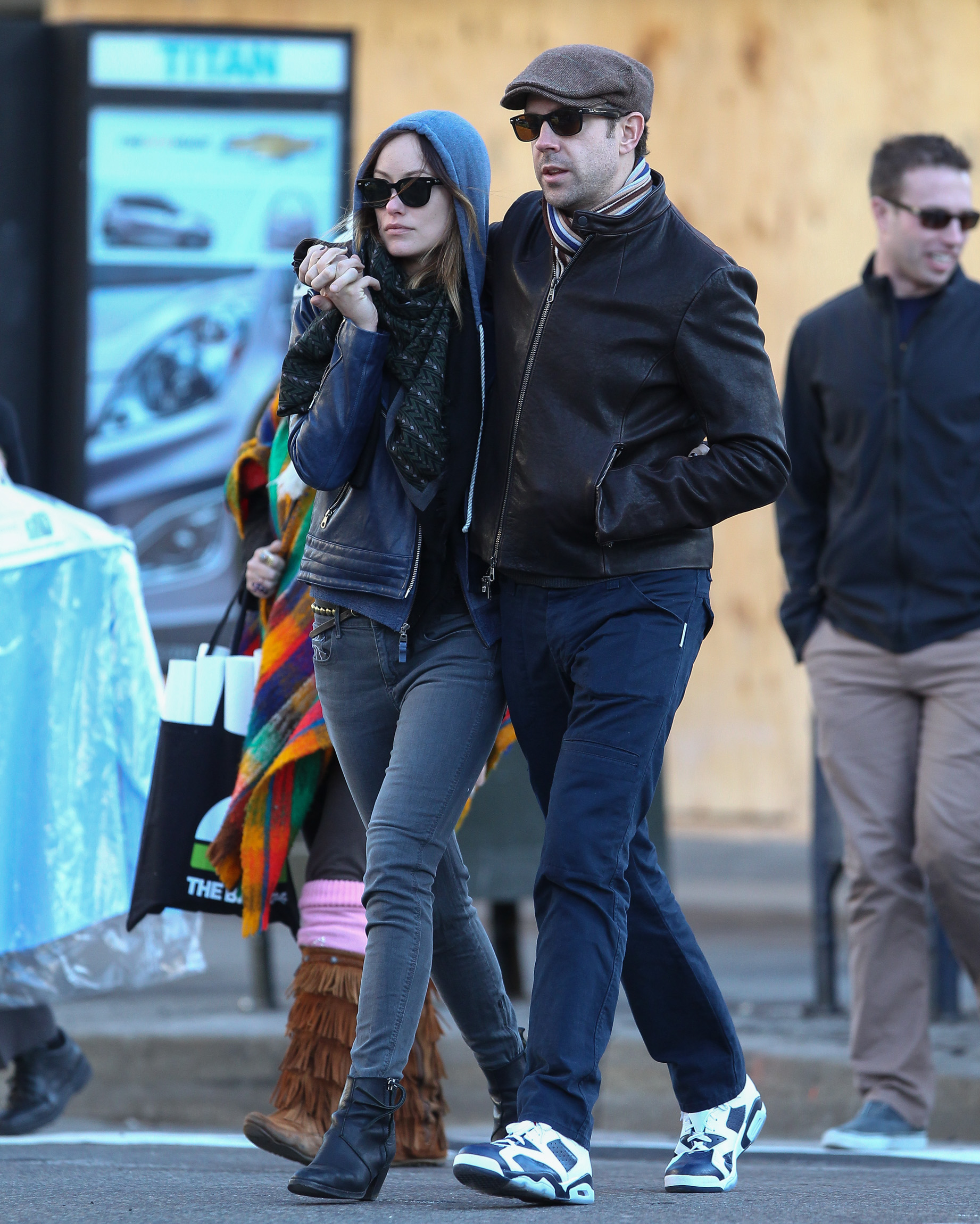 Оливия Уайлд. Оливия и Джейсон во время прогулки по улицам Нью-Йорка