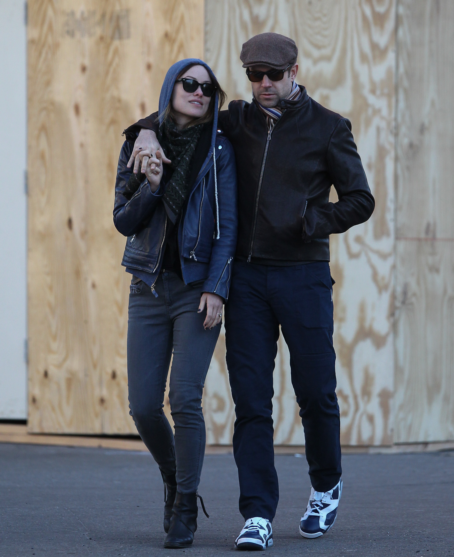 Оливия Уайлд. Оливия и Джейсон во время прогулки по улицам Нью-Йорка