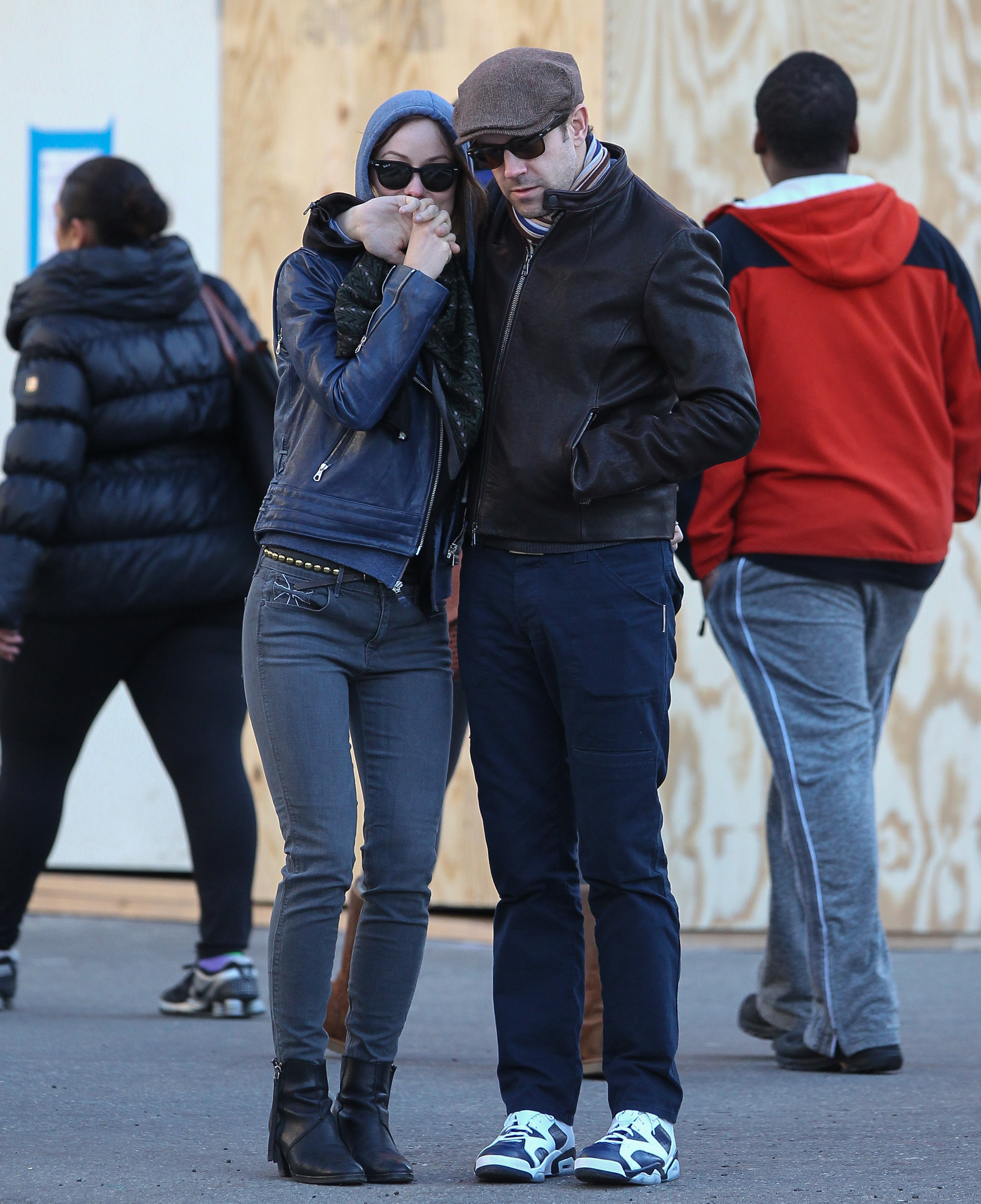 Оливия Уайлд. Оливия и Джейсон во время прогулки по улицам Нью-Йорка