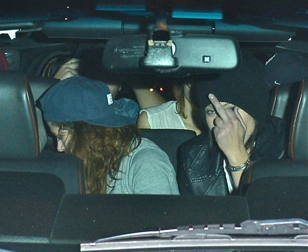 Кристен Стюарт. Крис с друзьями и Тейлором Лотнером после концерта Маркуса Фостера