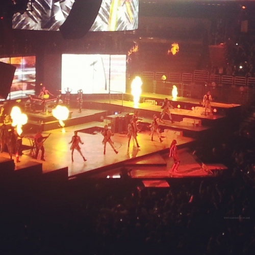 Рианна. DIAMONDS WORLD TOUR: АНАХАЙМ, США (9 АПРЕЛЯ)