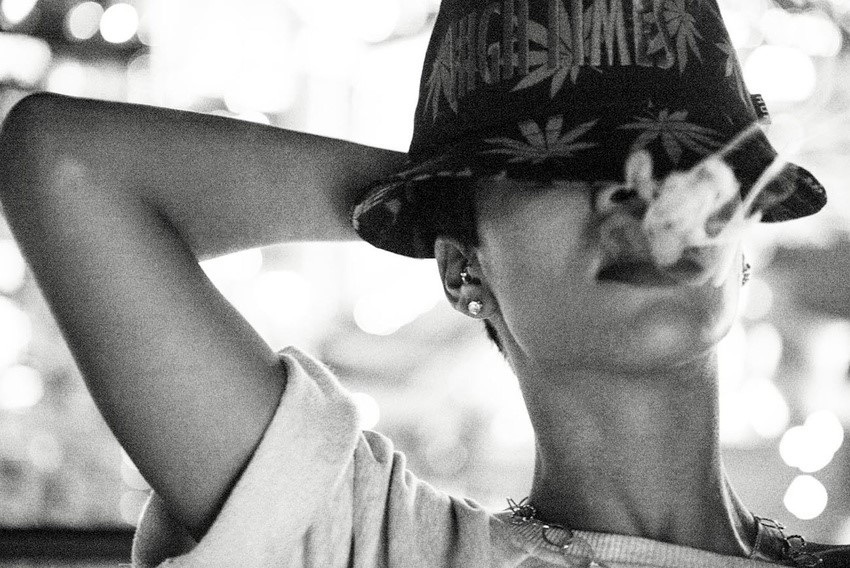 Рианна. В сети появились новые фотографии с промо-фотосессии к седьмому студийному альбому Рианны - «Unapologetic». 