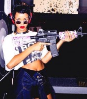 Рианна. В сети появились новые фотографии с промо-фотосессии к седьмому студийному альбому Рианны - «Unapologetic». 