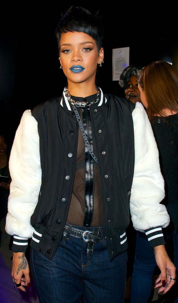 Рианна. РИАННА НА ПРЕЗЕНТАЦИИ ОСЕННЕЙ КОЛЛЕКЦИИ ОДЕЖДЫ RIHANNA FOR RIVER ISLAND В ЛОНДОНЕ - 10 СЕНТЯБРЯ 