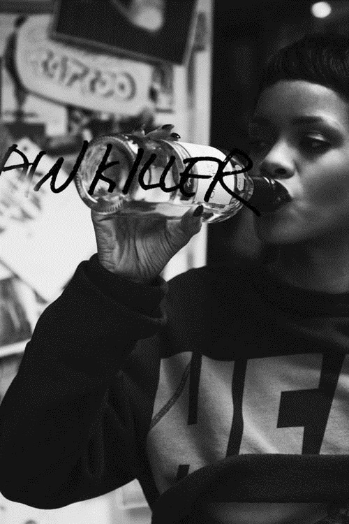 Рианна. В сети появились новые фотографии с промо-фотосессии к седьмому студийному альбому Рианны - «Unapologetic». 